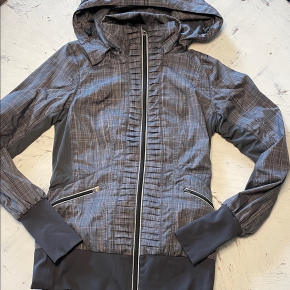 Lululemon Run Back on Track Jacket - Picture 2 of 12